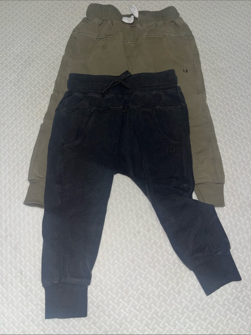 Little Bipsy Olive & Black Kids Jogger Pants - Pack of 2